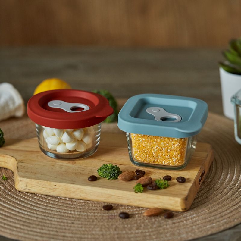 Pequenos recipientes de vidro para comida de bebê Pequenos recipientes de vidro para comida de bebê