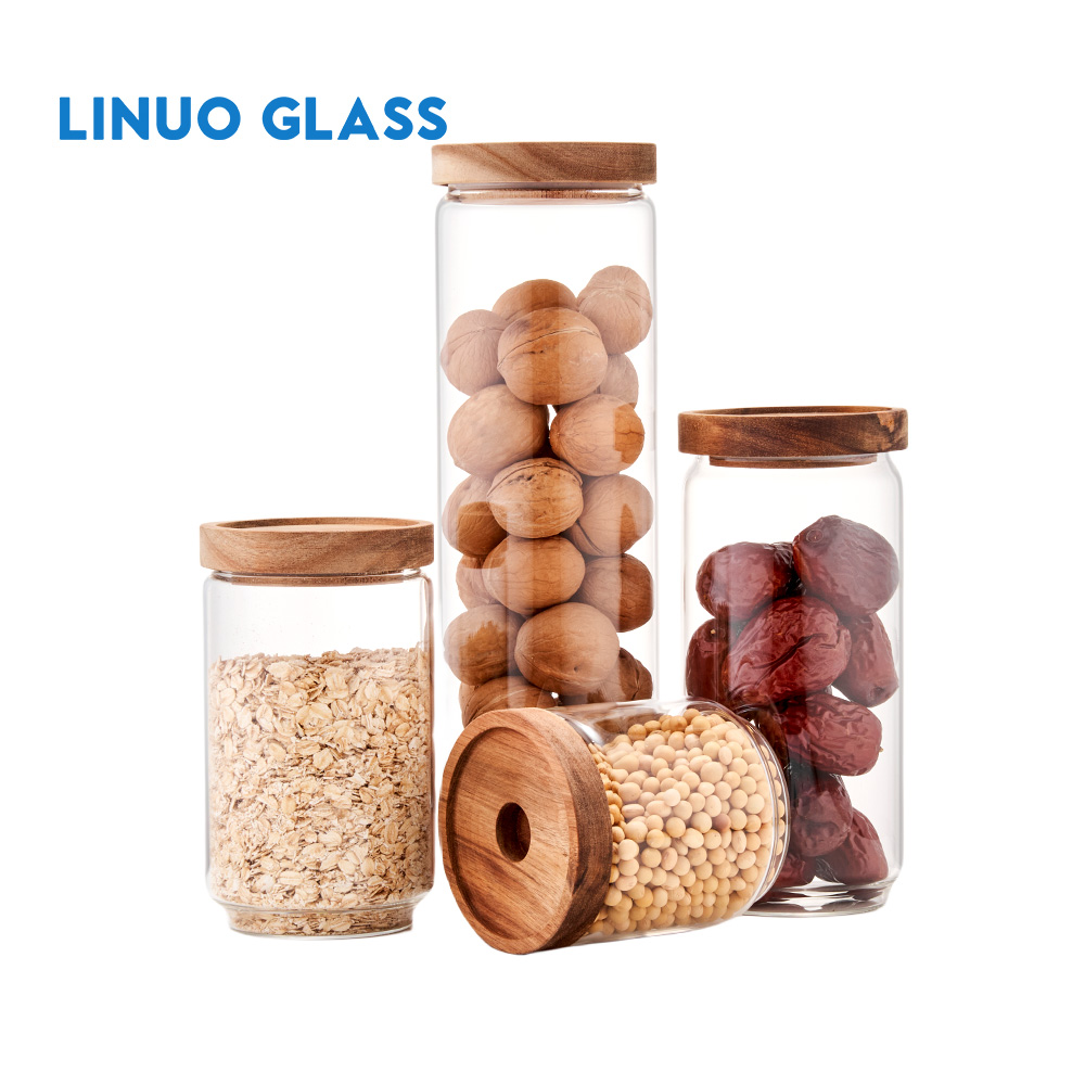 Vorratsdosen aus Glas mit Holzdeckel