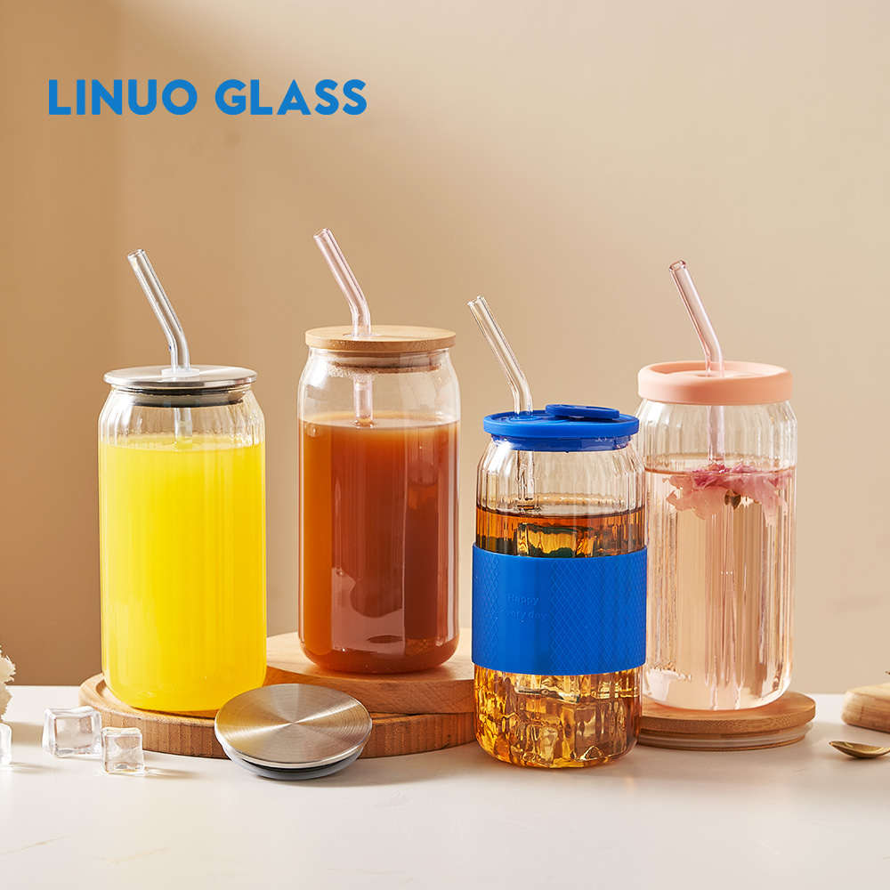 Tazze in vetro trasparente personalizzate con coperchi e cannucce