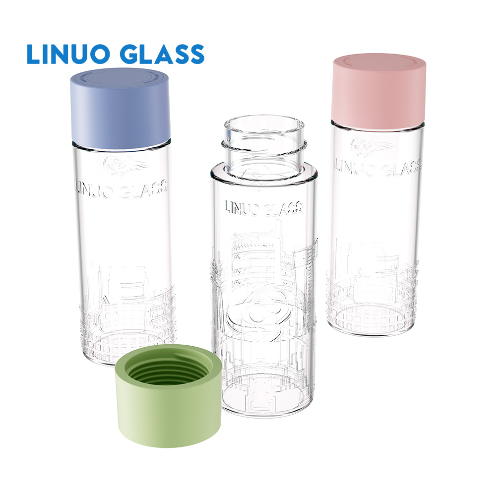 Becher aus Borosilikatglas mit Reliefdesign